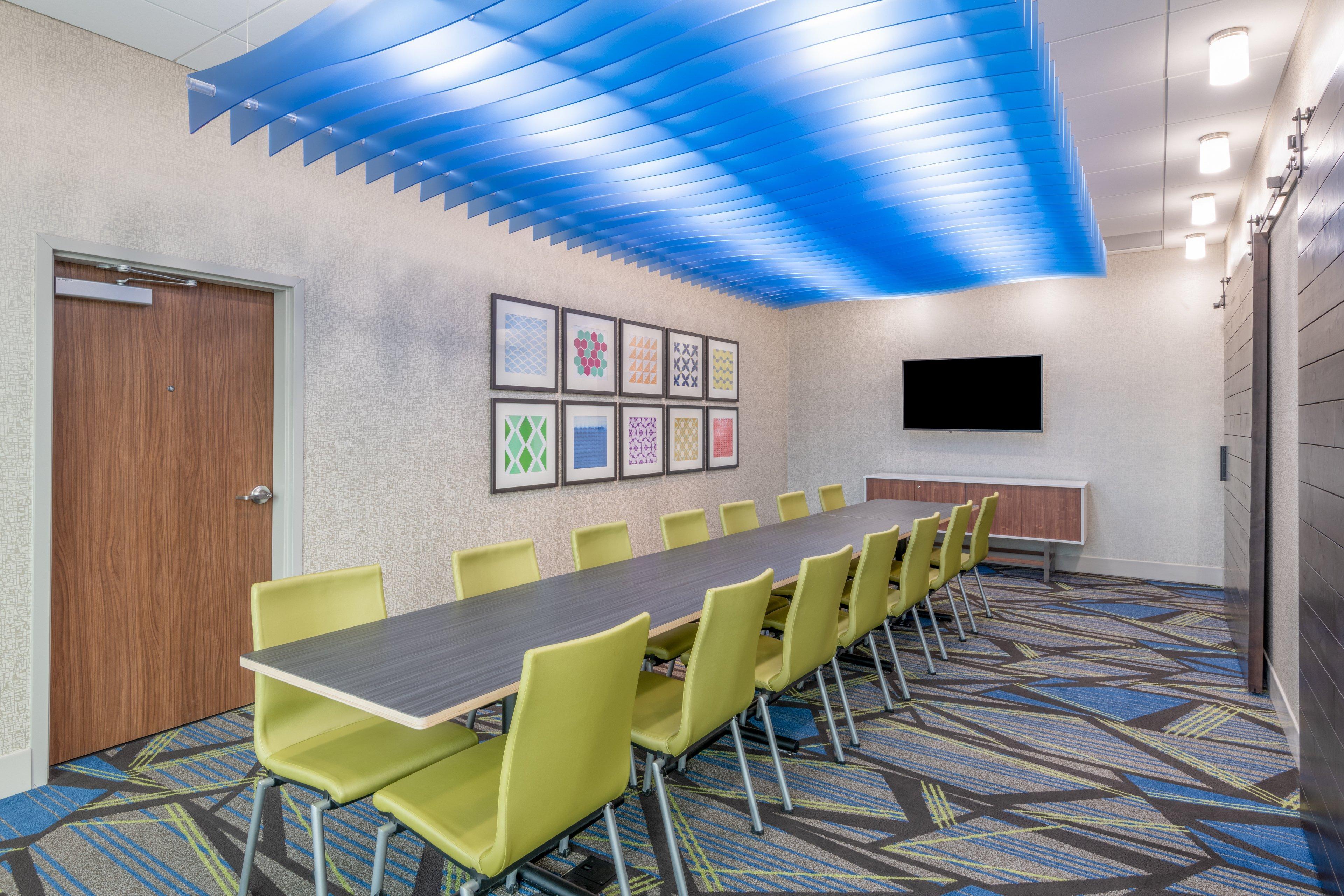 Express & - - Airport North By Ihg Hotel 3*