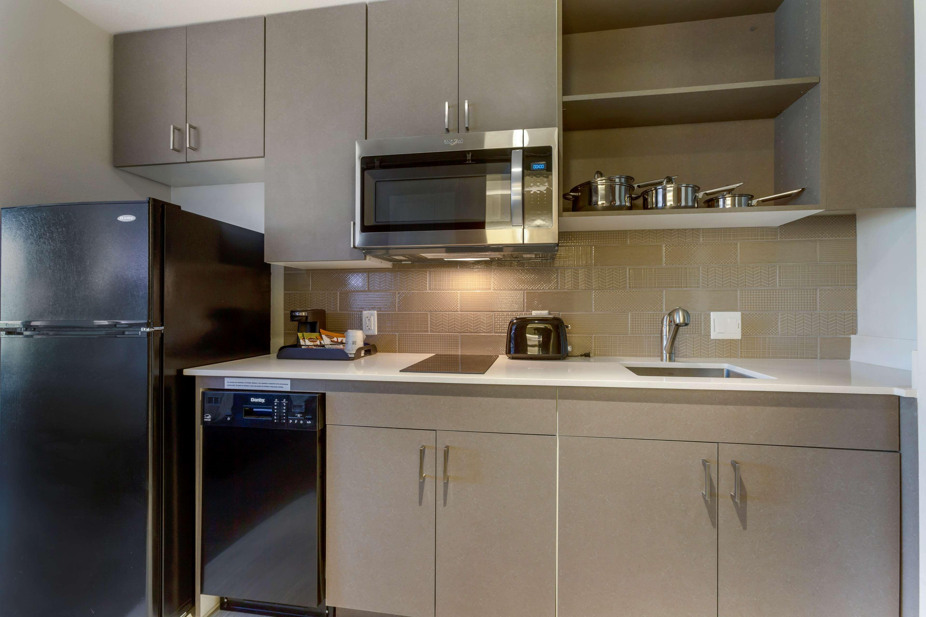Western Executive Residency North Happy Valley Hotel 3*
