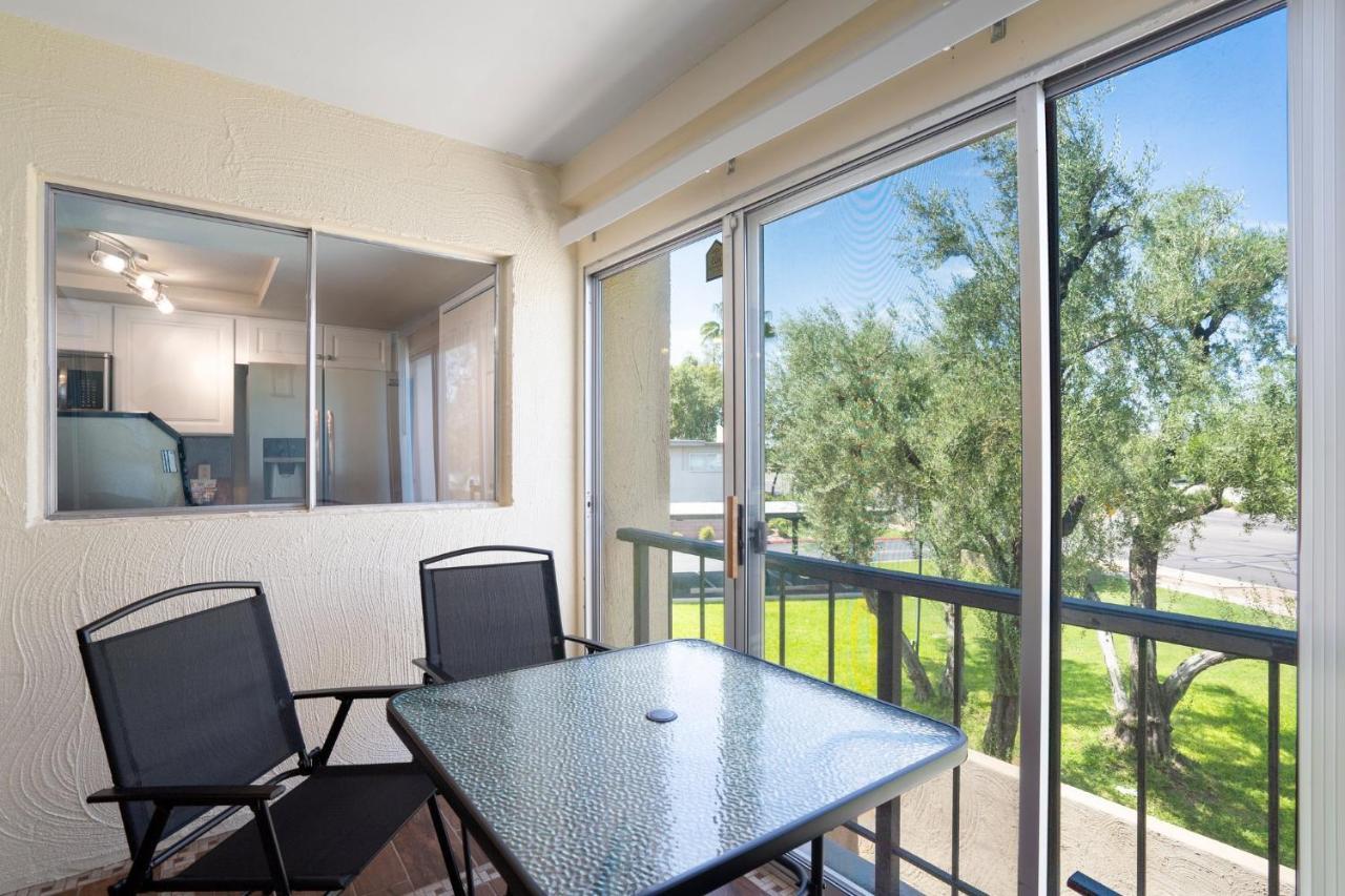 Desert Paradise In Arcadia ~ Pool, Hot Tub, Views! Apartment Phoenix