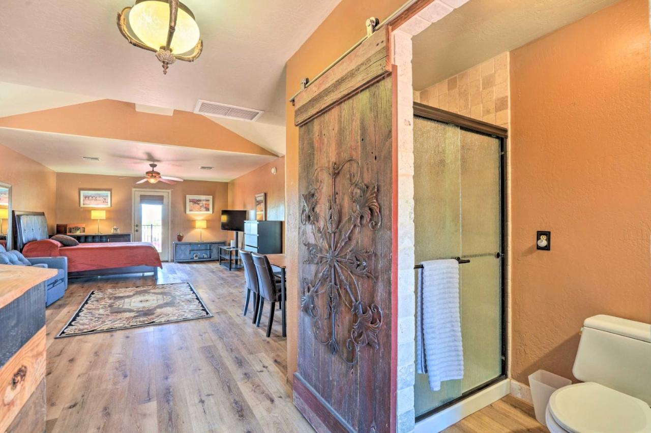 Dreamy Desert With Deck And Pool Access!