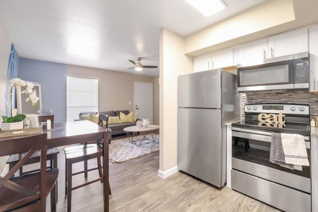 Cozy W Pool And Free Parking At