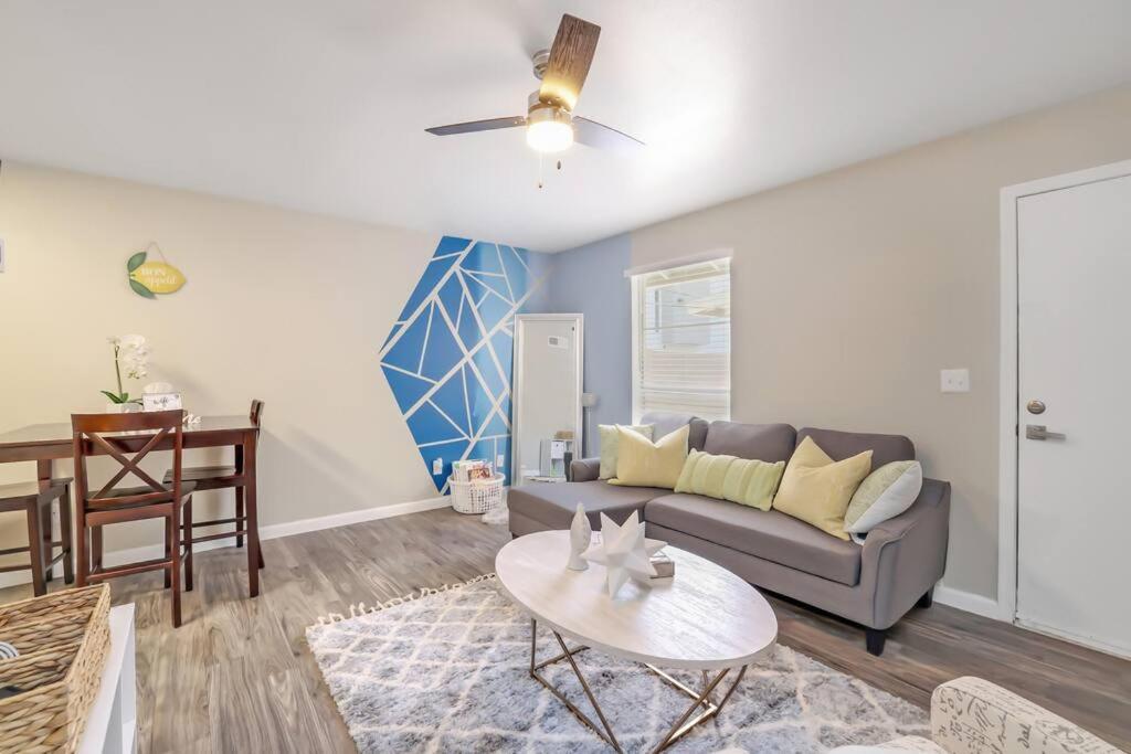 Cozy W Pool And Free Parking At Apartamento
