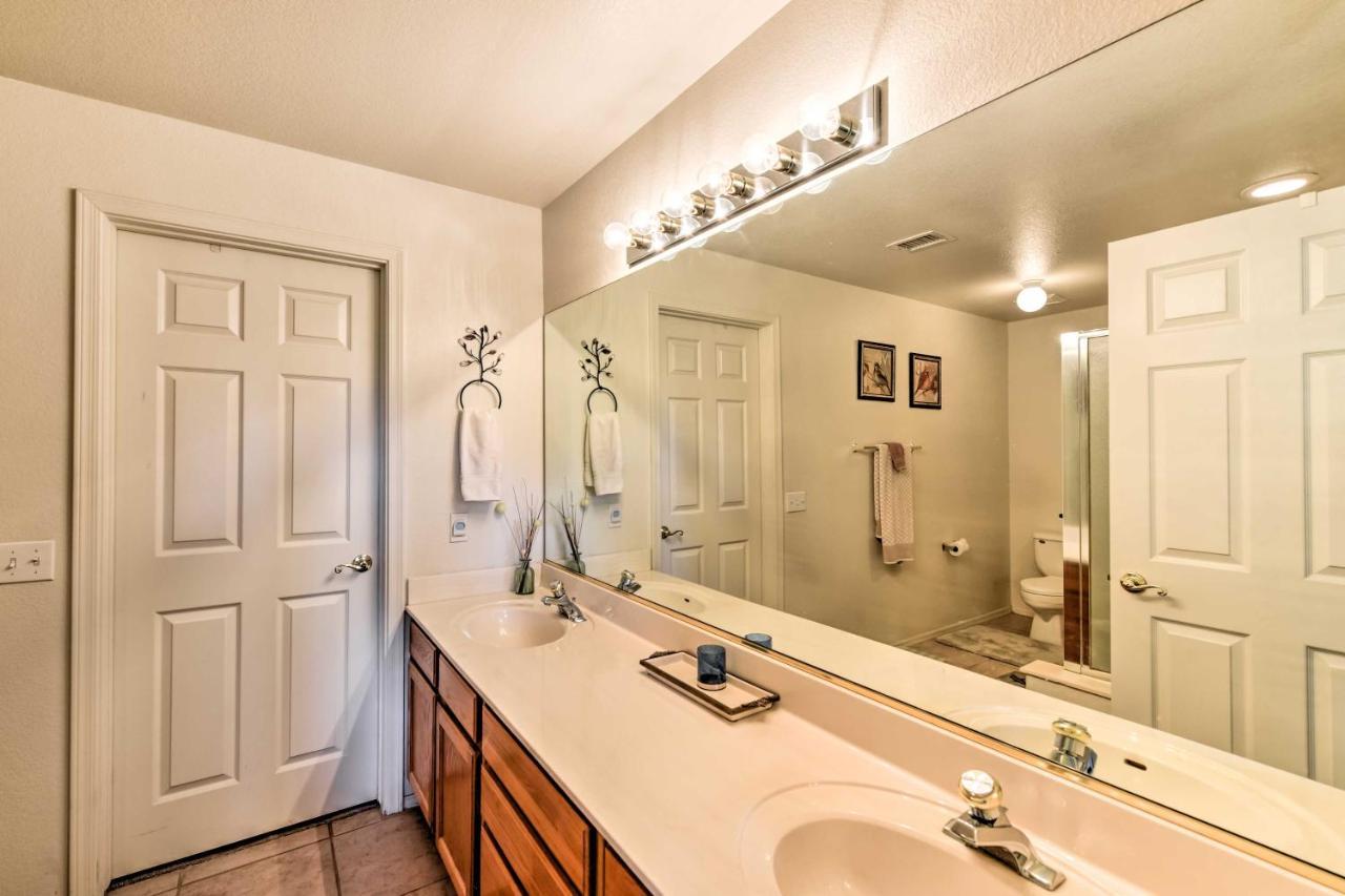 Apartment With Balcony And - 14 Mi To Downtown