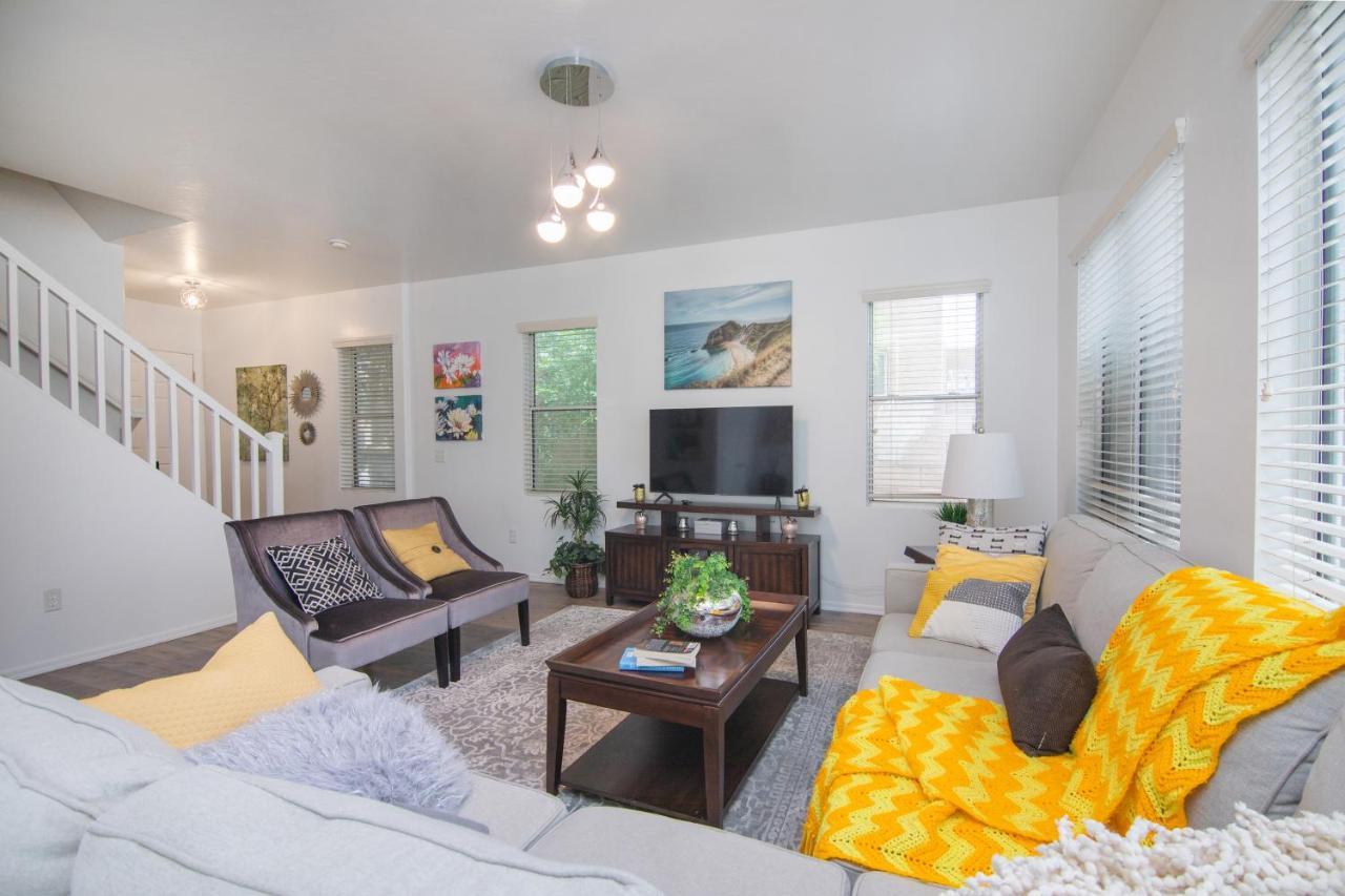 Stylish - Rates Now! Holiday home Phoenix
