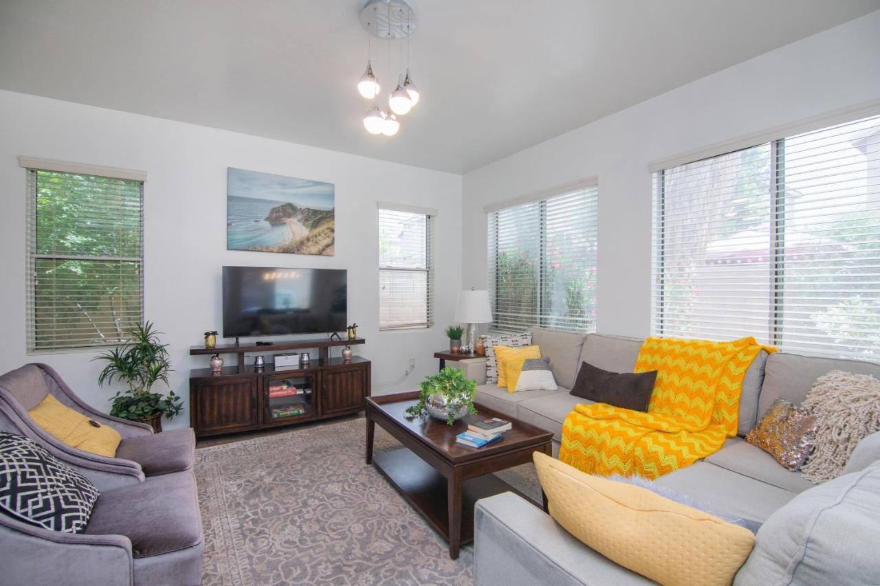 Holiday home Stylish - Rates Now! Phoenix