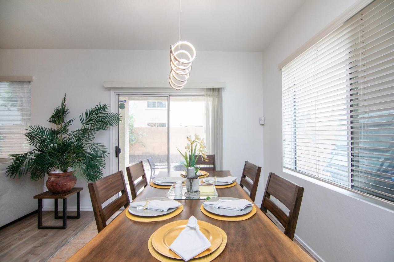 Holiday home Stylish - Rates Now! Phoenix