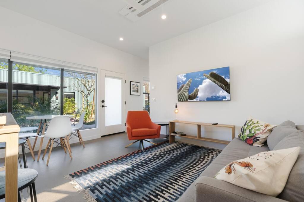 Eco-friendly 1-bedroom - 80 Walkscore!