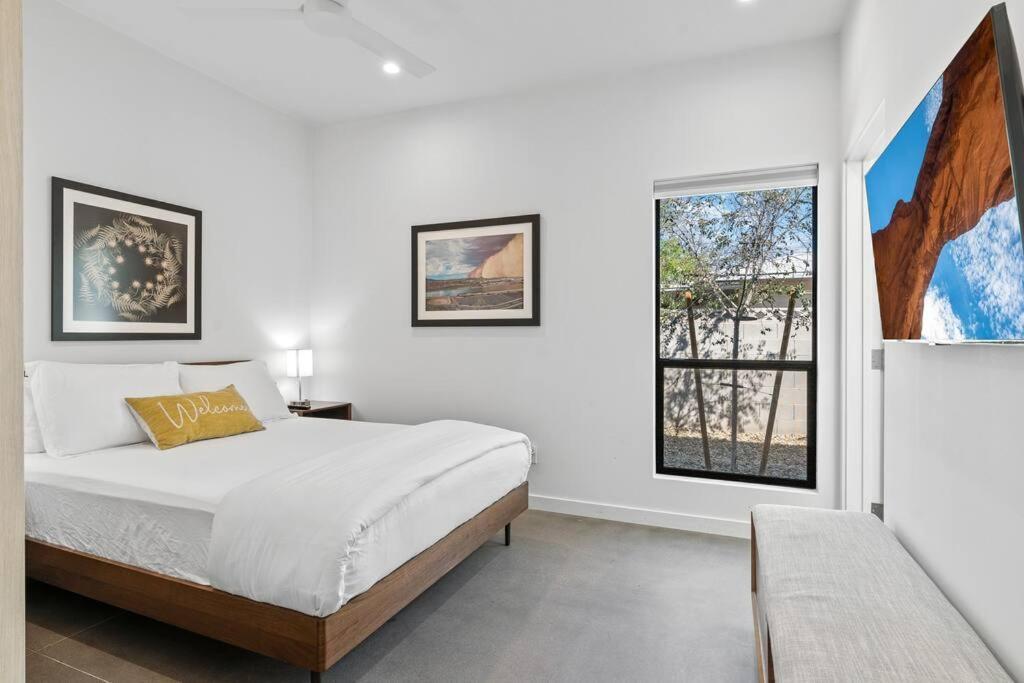 Modern 1-bedroom - 80 Walkscore! *