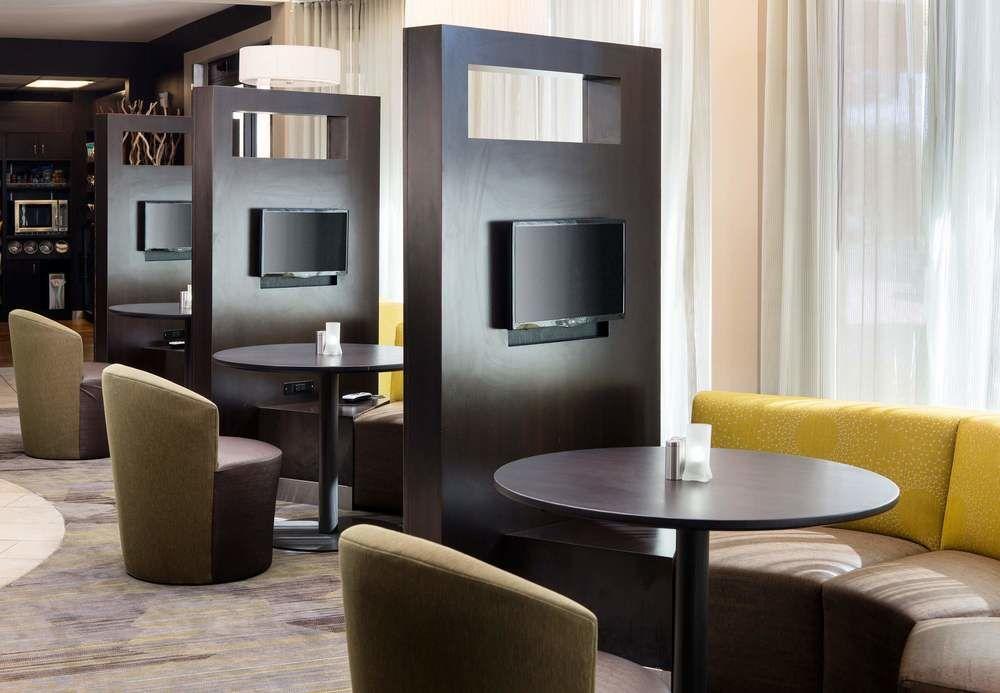 Hotel Courtyard By Marriott Airport