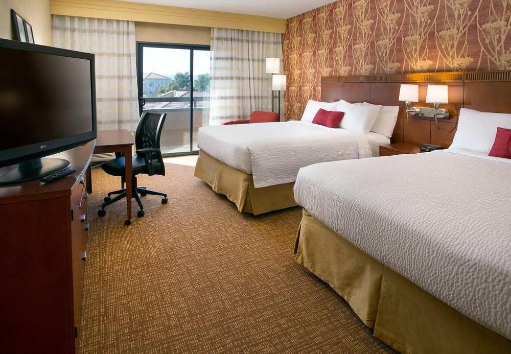 Courtyard By Marriott Airport Phoenix