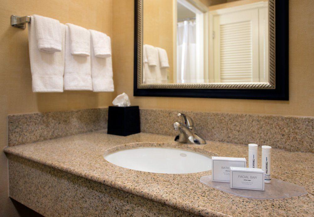 Courtyard By Marriott Airport 3*
