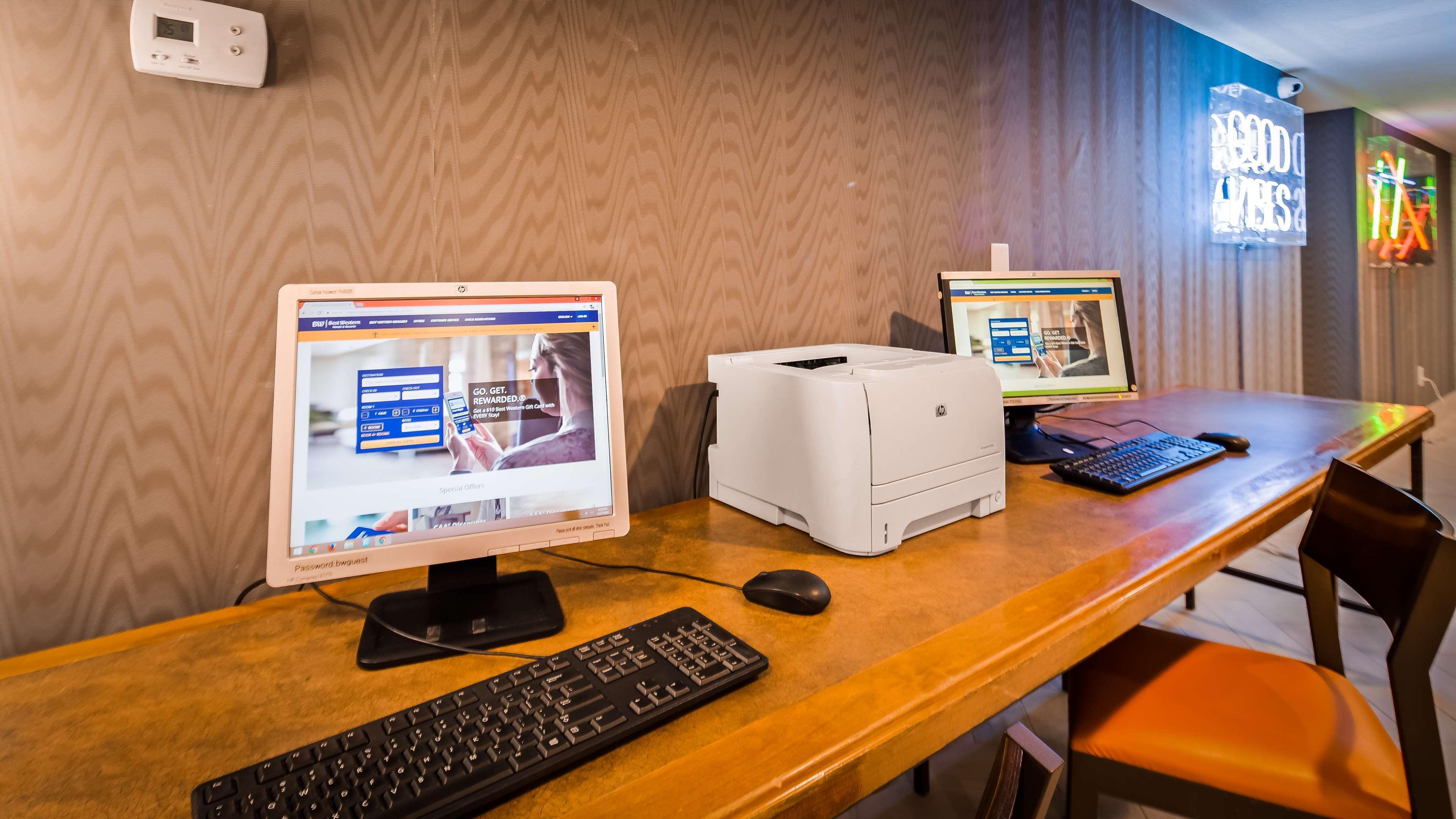 Hotel Western Innsuites & 3*