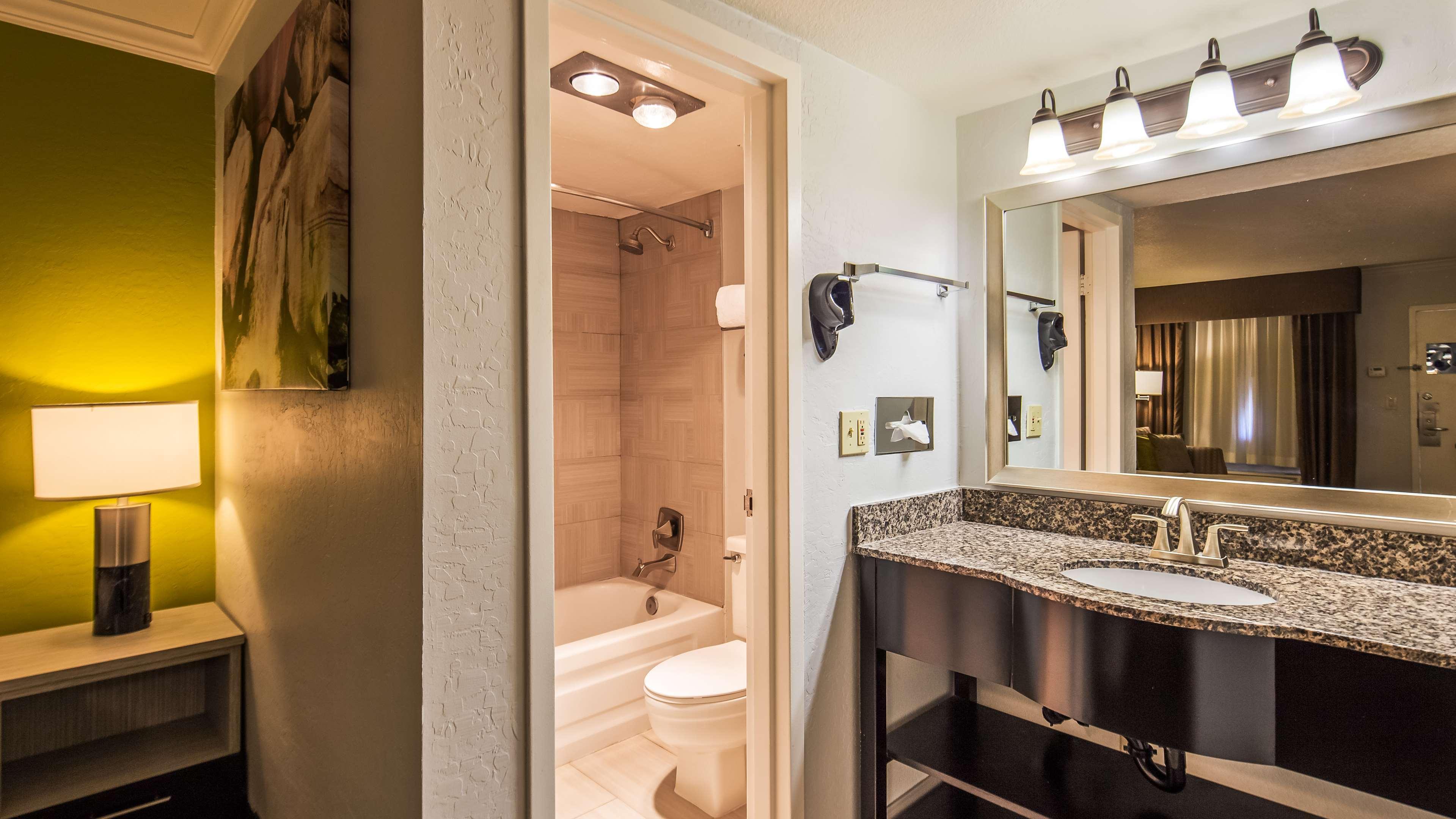Hotel Western Innsuites & Phoenix