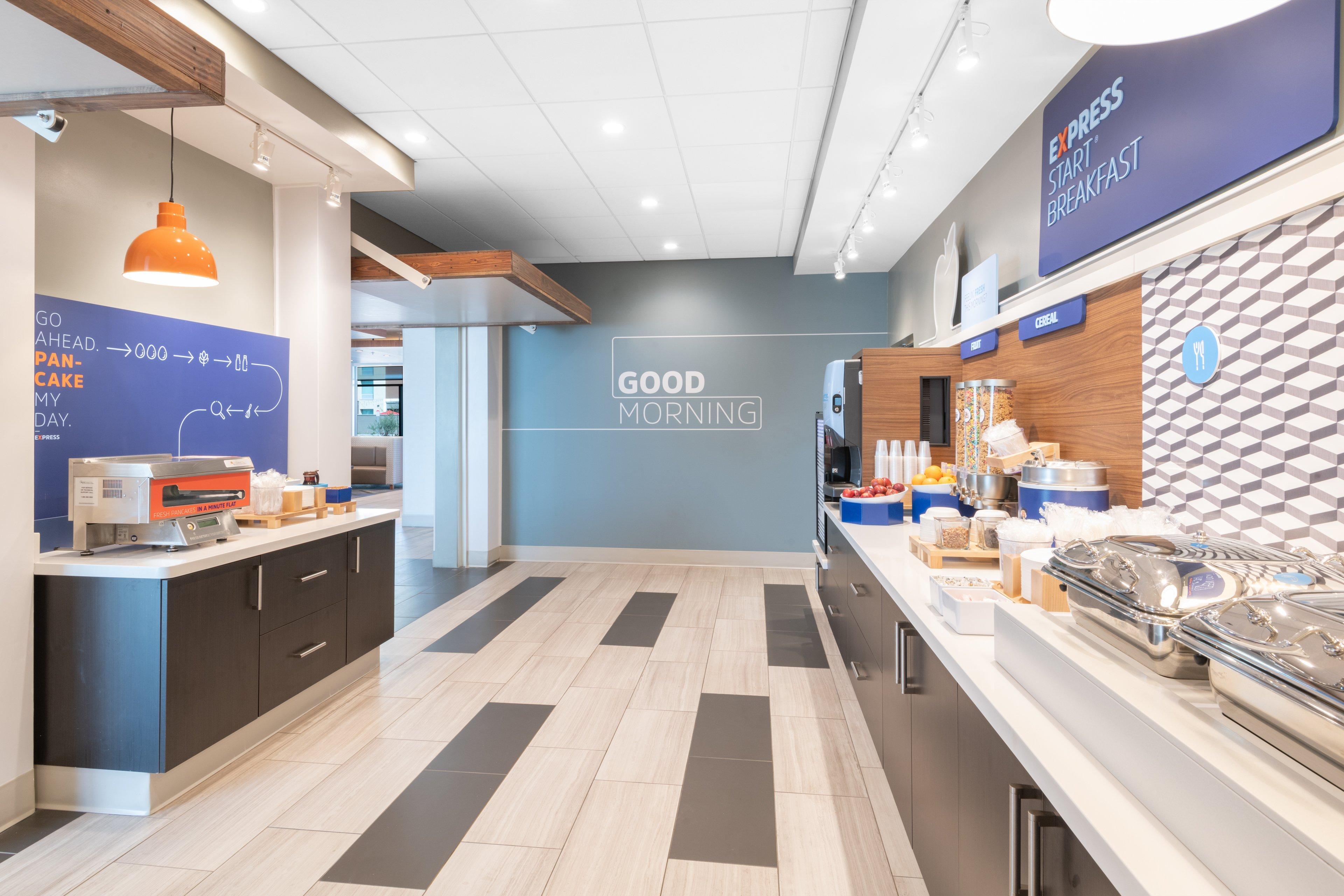 Express & - - Airport North By Ihg