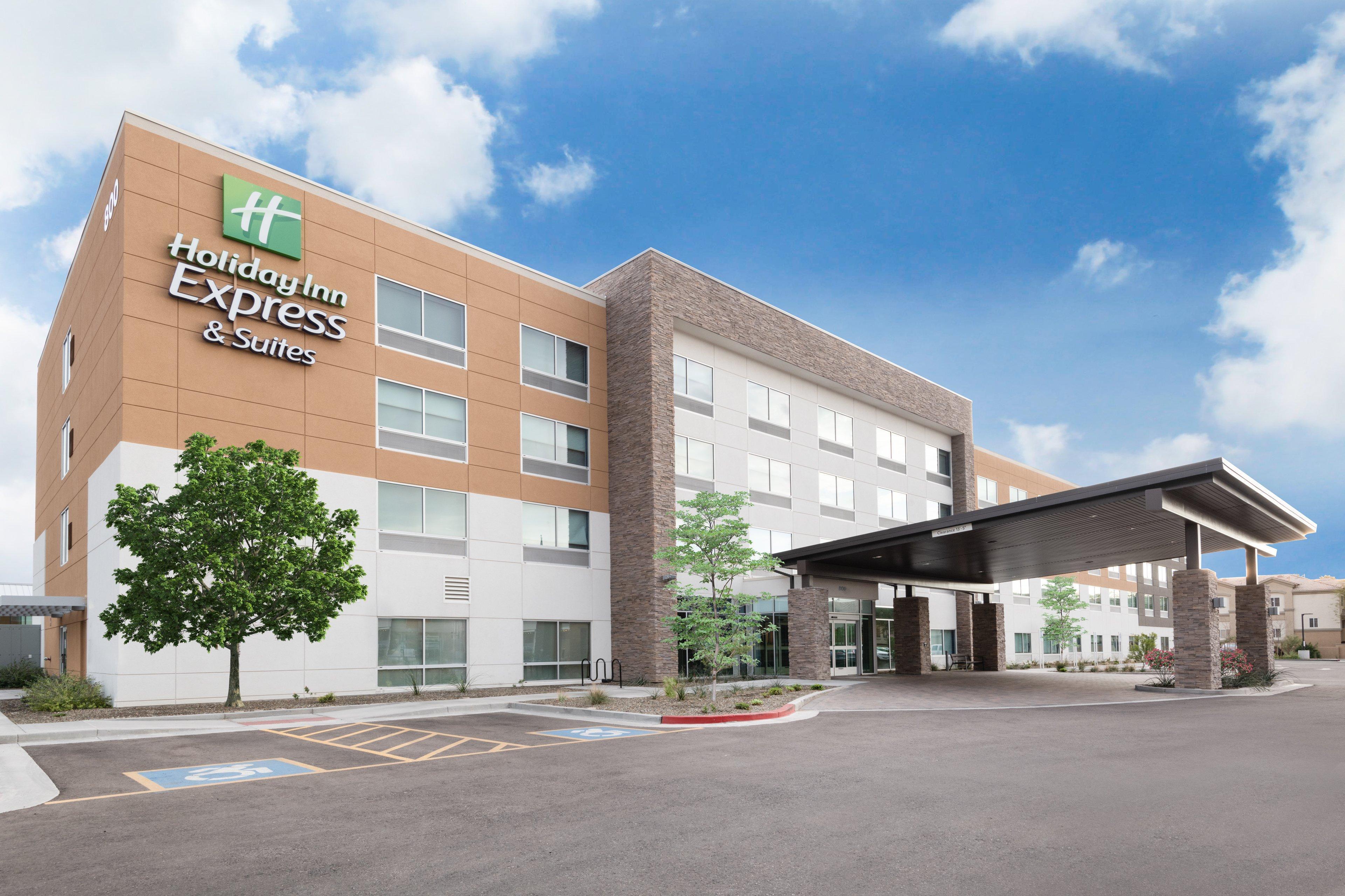 Express & - - Airport North By Ihg Hotel