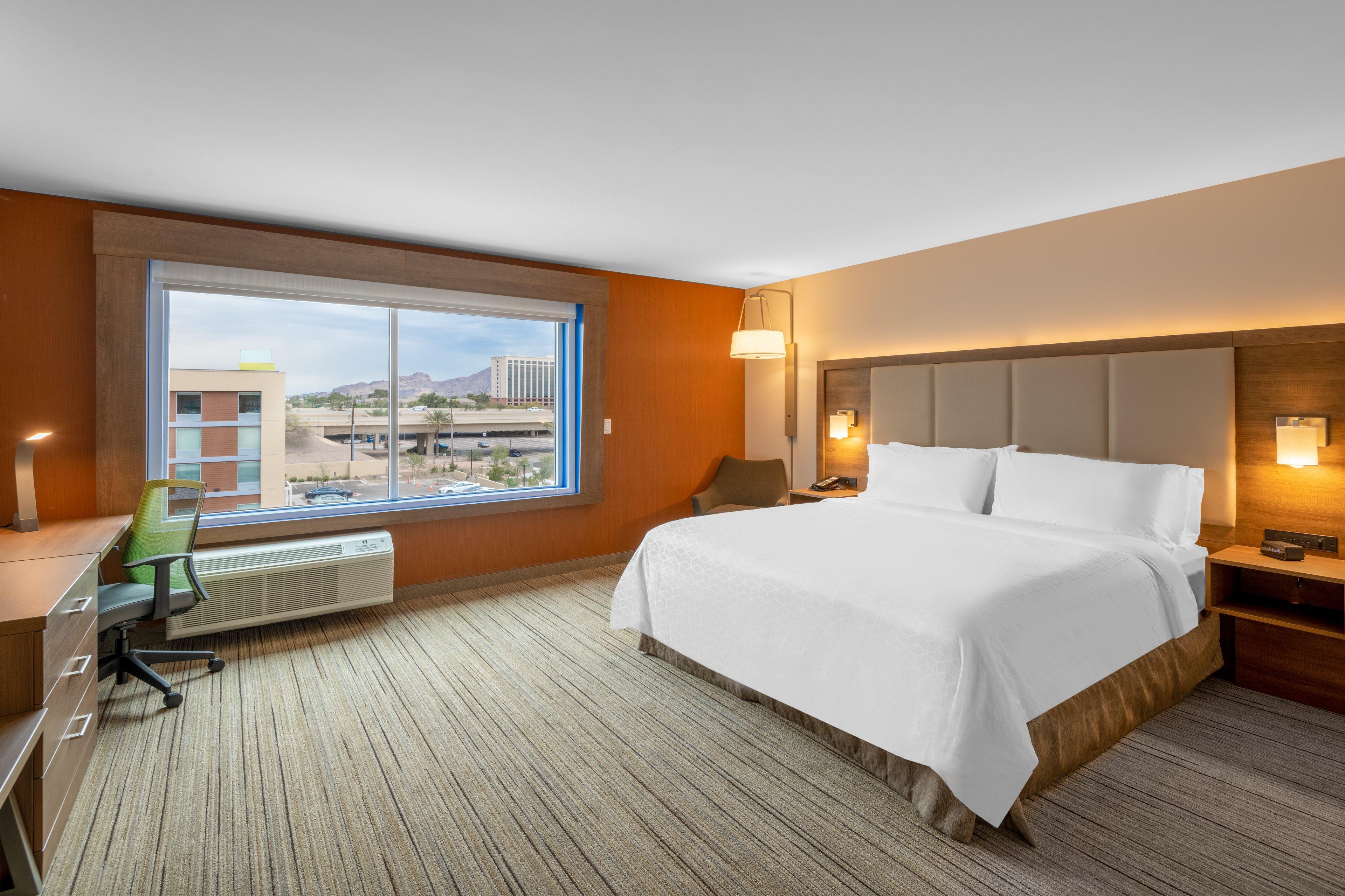 Express & - - Airport North By Ihg 3*