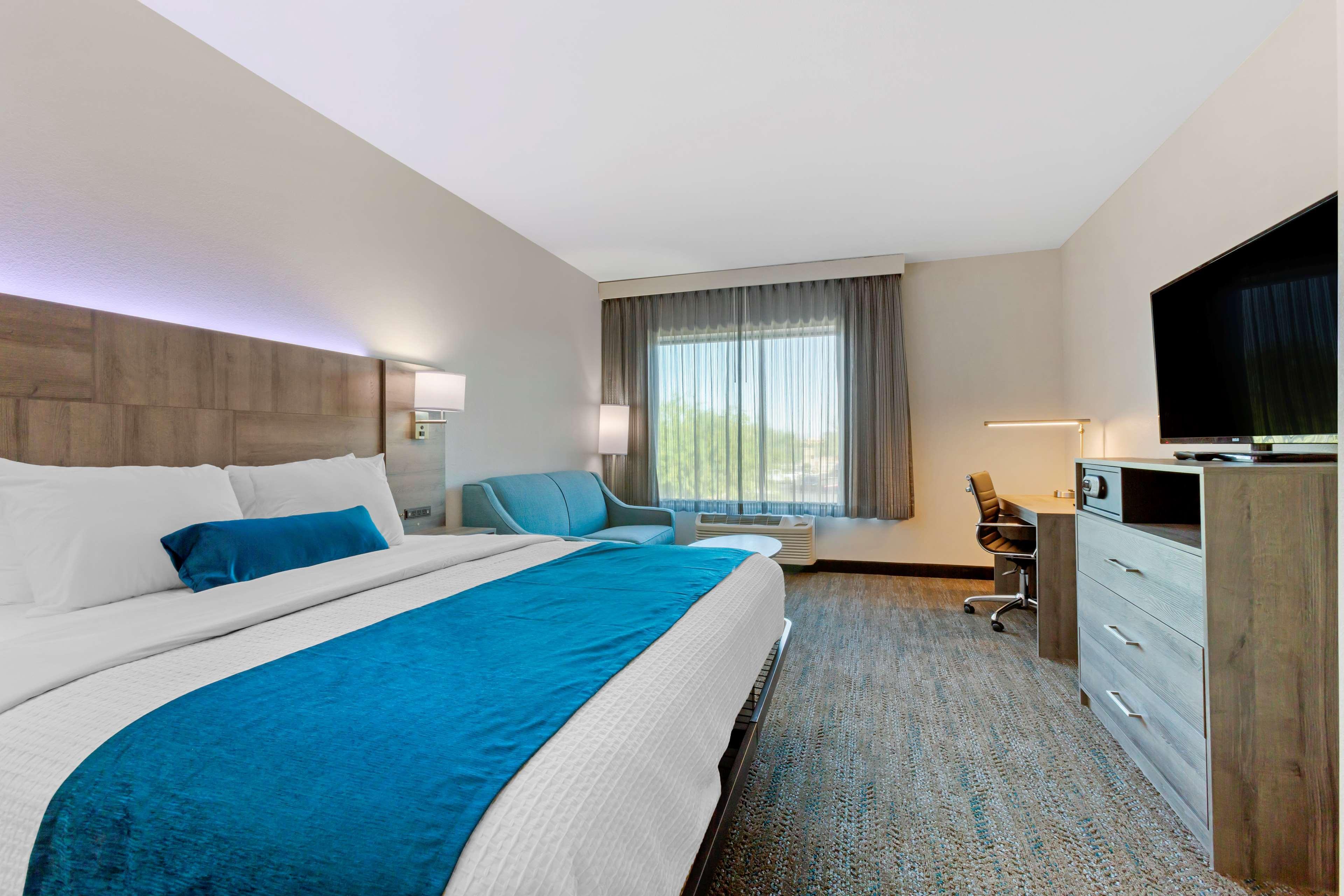 Hotel Western Executive Residency North Happy Valley 3*