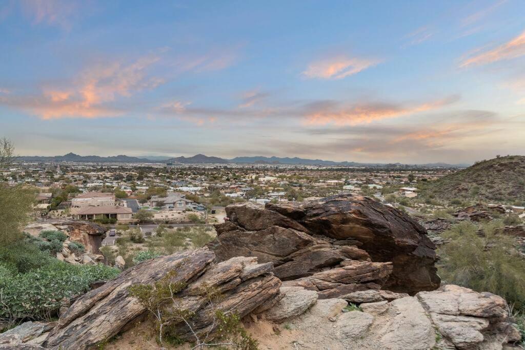 The Hummingbird House, Sauna & Mountain Views! Phoenix