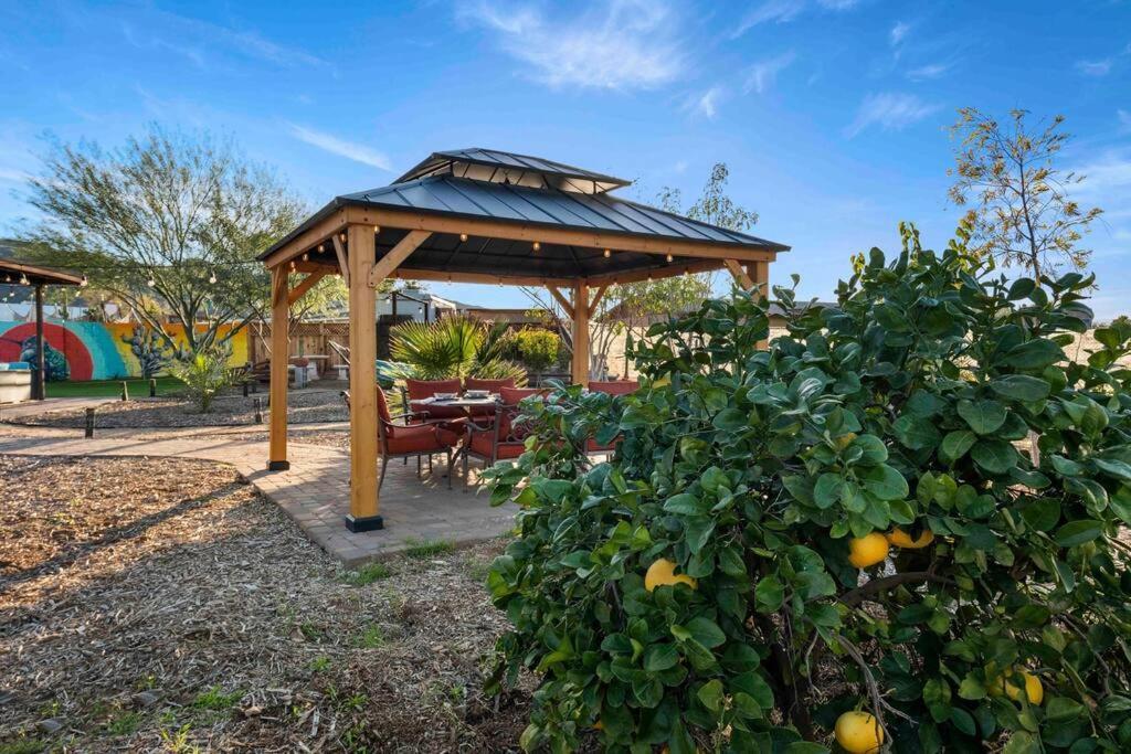 The Hummingbird House, Sauna & Mountain Views!