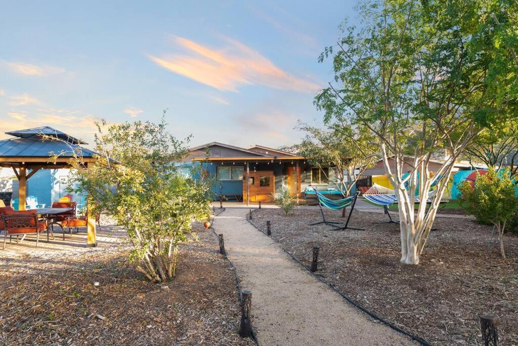 The Hummingbird House, Sauna & Mountain Views! Pousada Phoenix