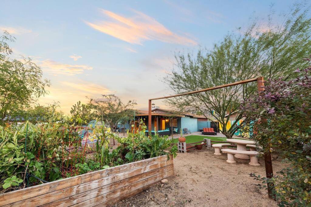The Hummingbird House, Sauna & Mountain Views! Pousada