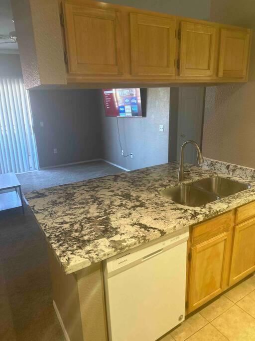 Cozy In Gated Community With Pool By Phx Airport, Tempe, And Old Town Phoenix