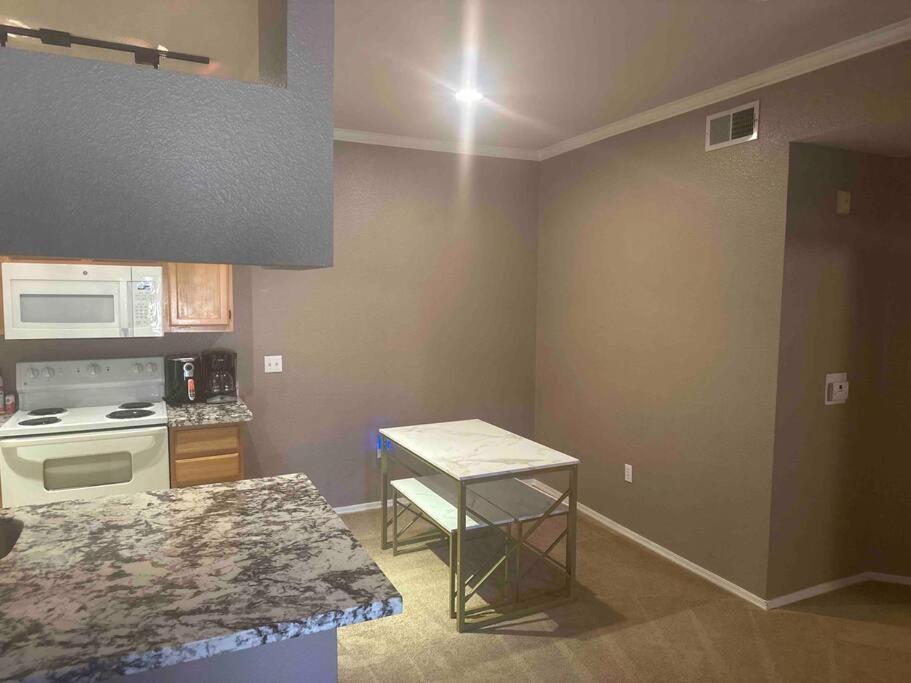Cozy In Gated Community With Pool By Phx Airport, Tempe, And Old Town Apartment *