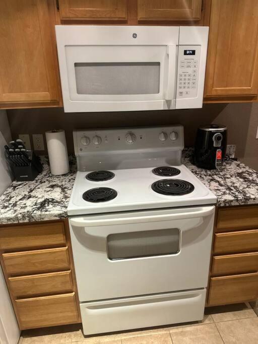 Cozy In Gated Community With Pool By Phx Airport, Tempe, And Old Town Phoenix