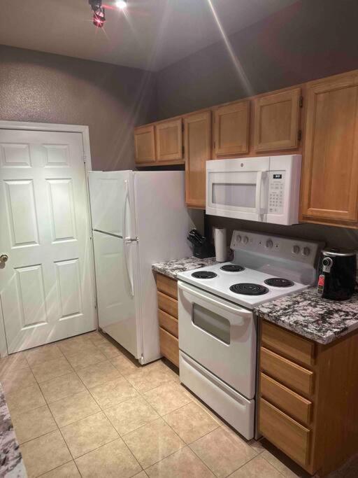 Cozy In Gated Community With Pool By Phx Airport, Tempe, And Old Town *