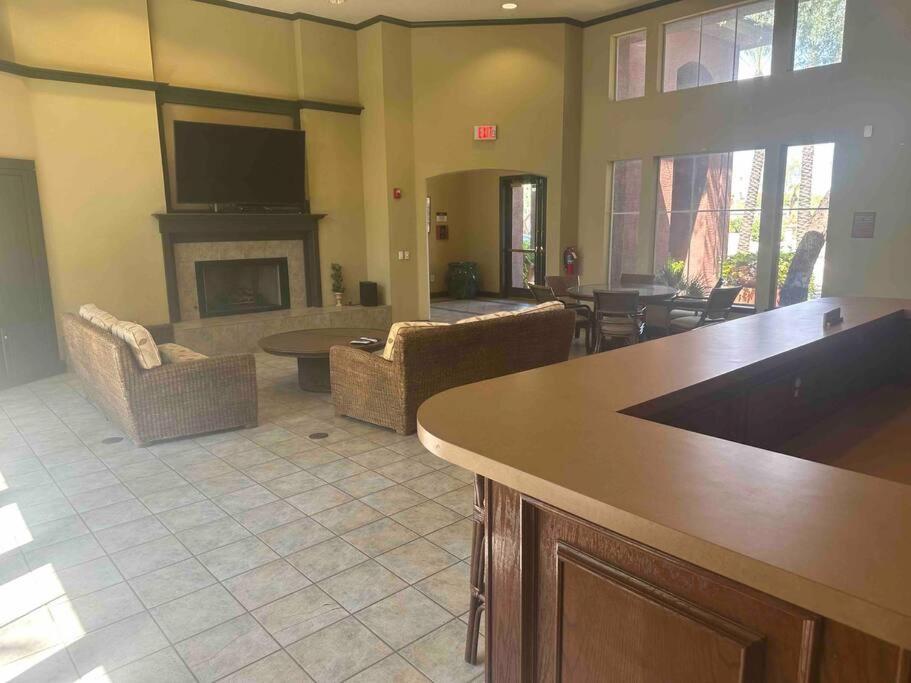 Apartment Cozy In Gated Community With Pool By Phx Airport, Tempe, And Old Town Phoenix