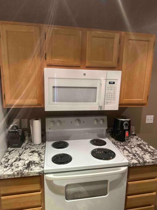 Apartment Cozy In Gated Community With Pool By Phx Airport, Tempe, And Old Town *