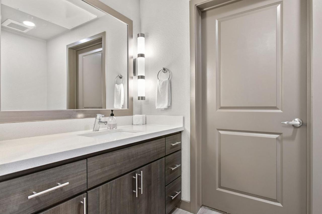 Cozysuites Phx Roro Gym, Pool, Pets, Parking! #3 Apartment Phoenix
