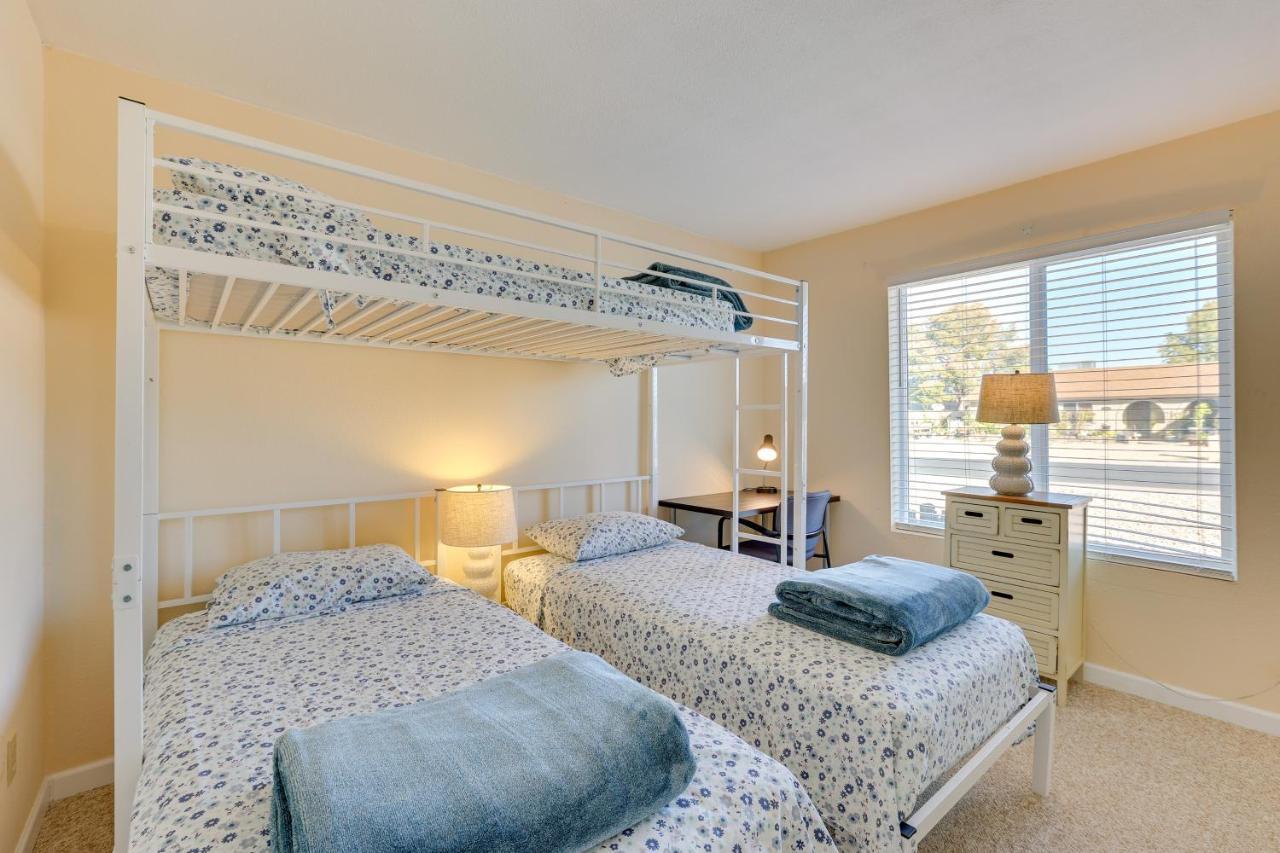 Glendale Oasis With Private Pool, Patio And Fireplace!