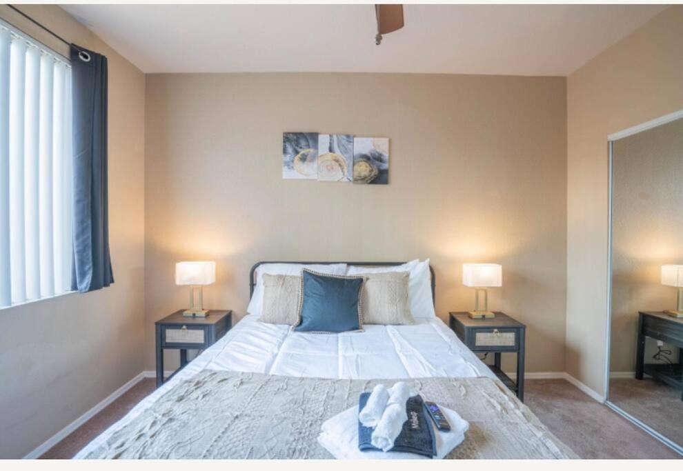 Apartment Modern 2br Oasis Pool, Gym & Parking Near Airport *