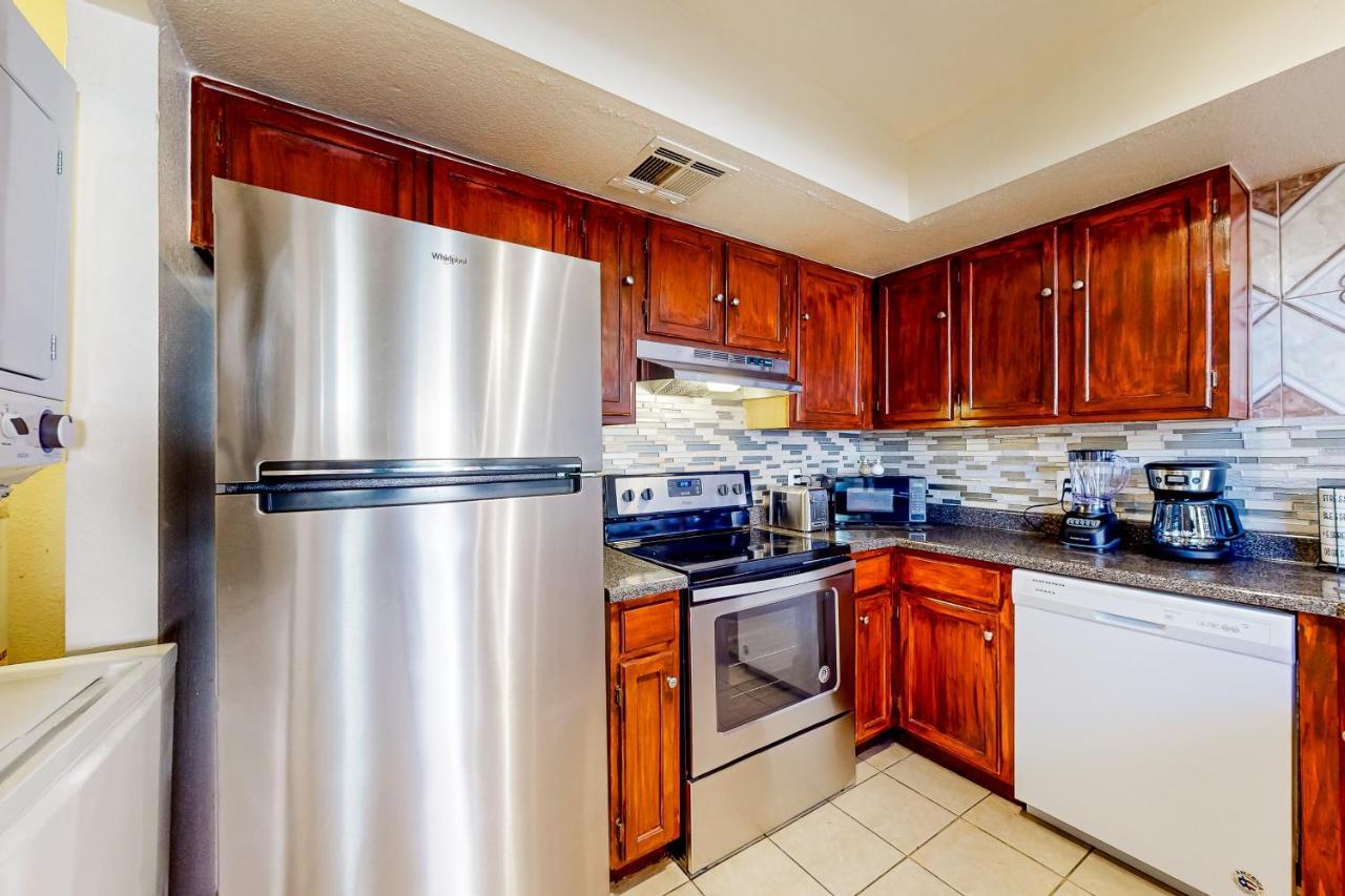 Apartment Village At West Meadow 2441 Phoenix