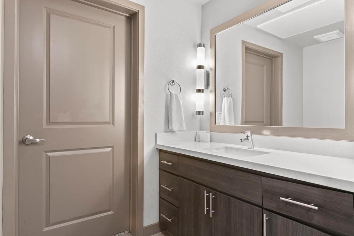 Cozysuites Phx Roro Gym, Pool, Pets, Parking! #5 *