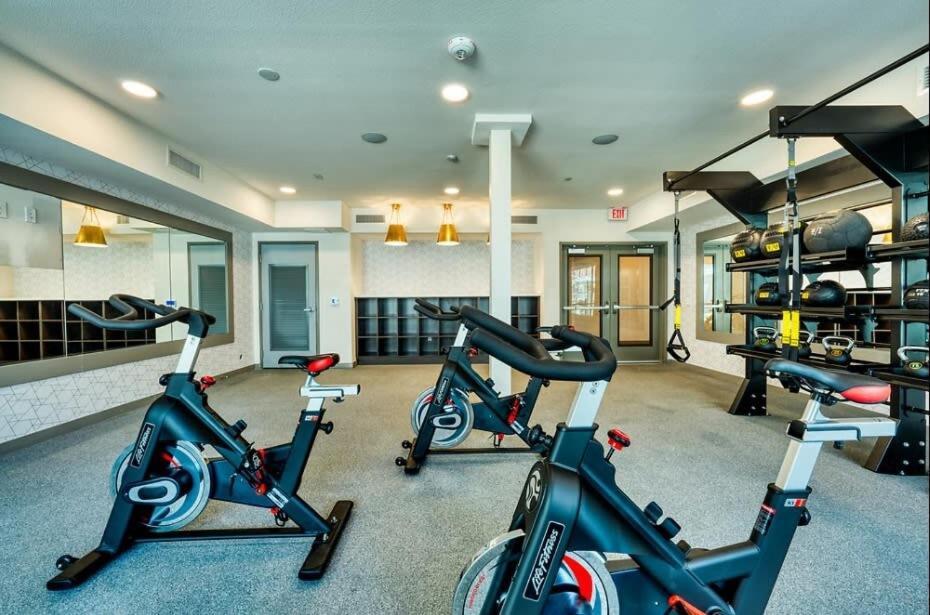 Cozysuites Phx Roro Gym, Pool, Pets, Parking! #8 *