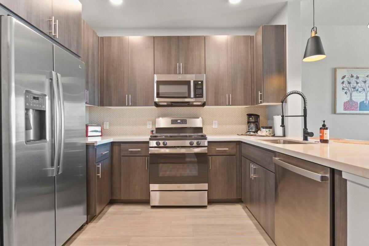 Cozysuites Phx Roro Gym, Pool, Pets, Parking! #8 *