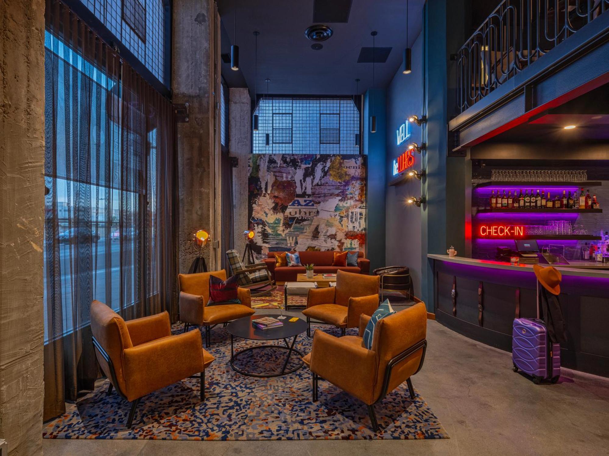 Moxy Downtown Hotel *