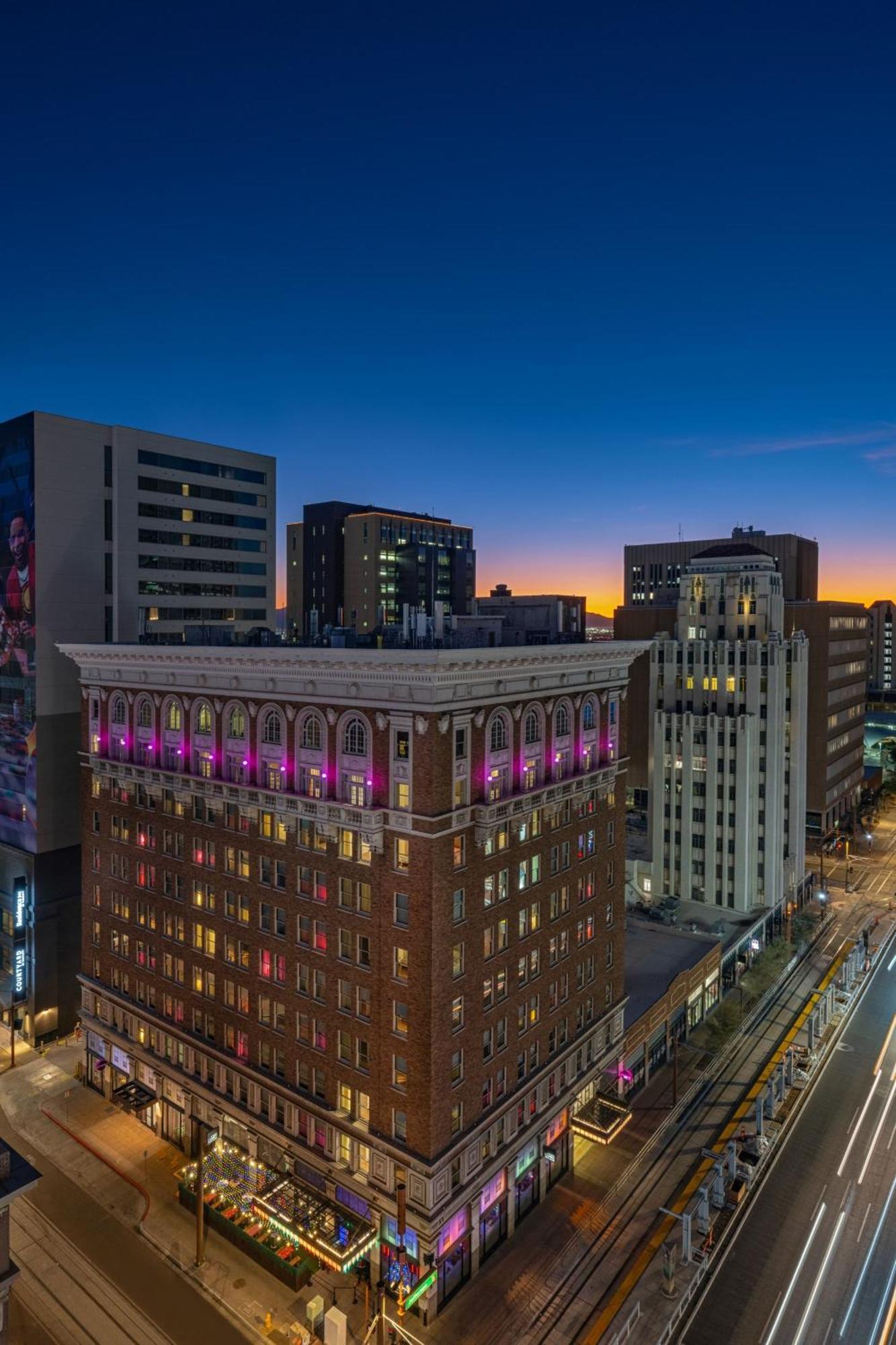 Moxy Downtown Hotel Phoenix
