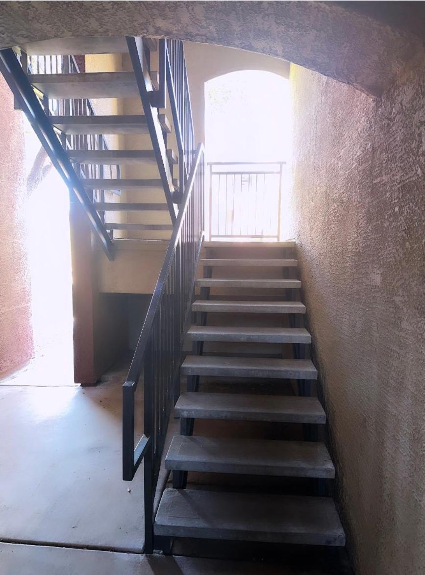 Modern 2br Oasis Pool, Gym & Parking Near Airport Phoenix