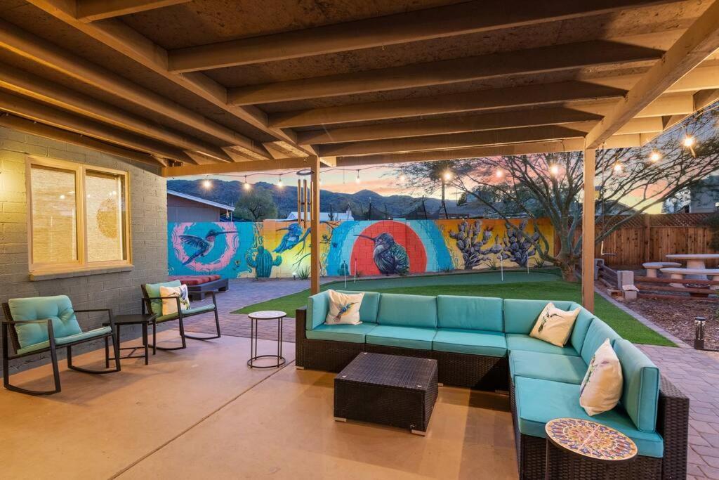 The Hummingbird House, Sauna & Mountain Views!