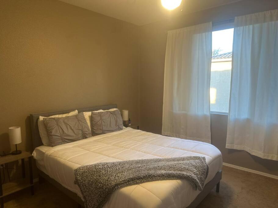 Cozy In Gated Community With Pool By Phx Airport, Tempe, And Old Town Apartment