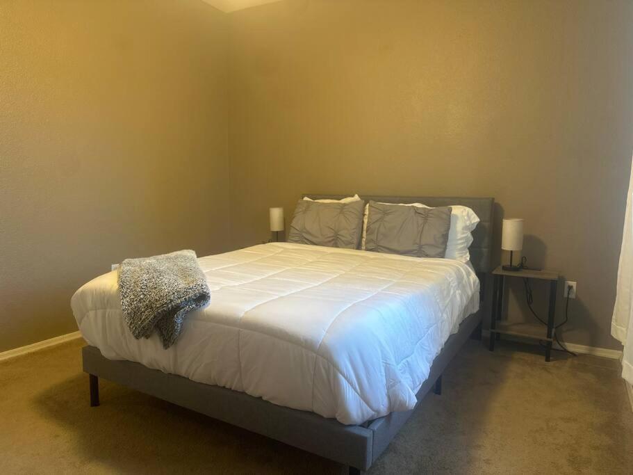 Apartment Cozy In Gated Community With Pool By Phx Airport, Tempe, And Old Town *