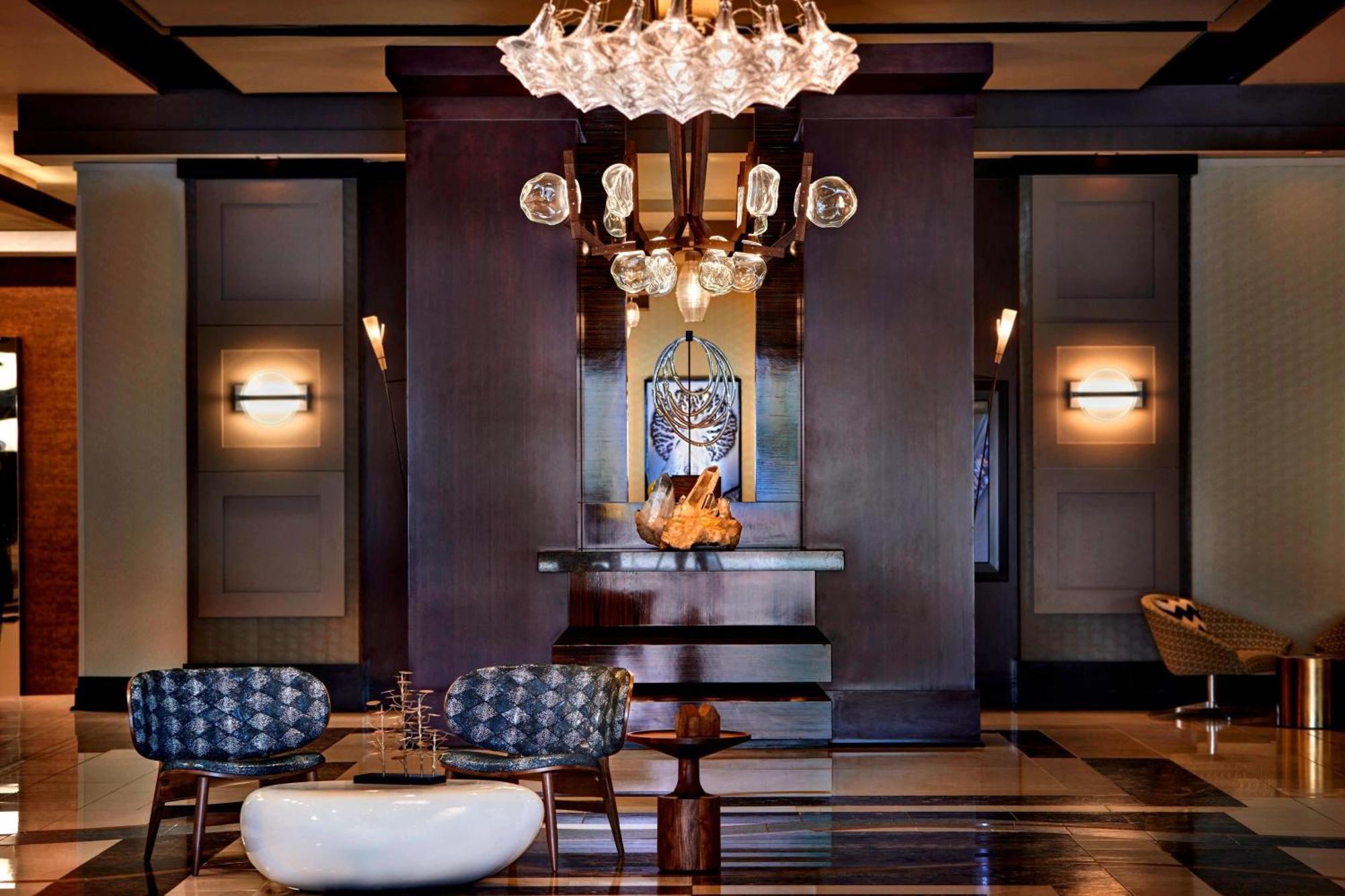 Hotel Renaissance Downtown 5*