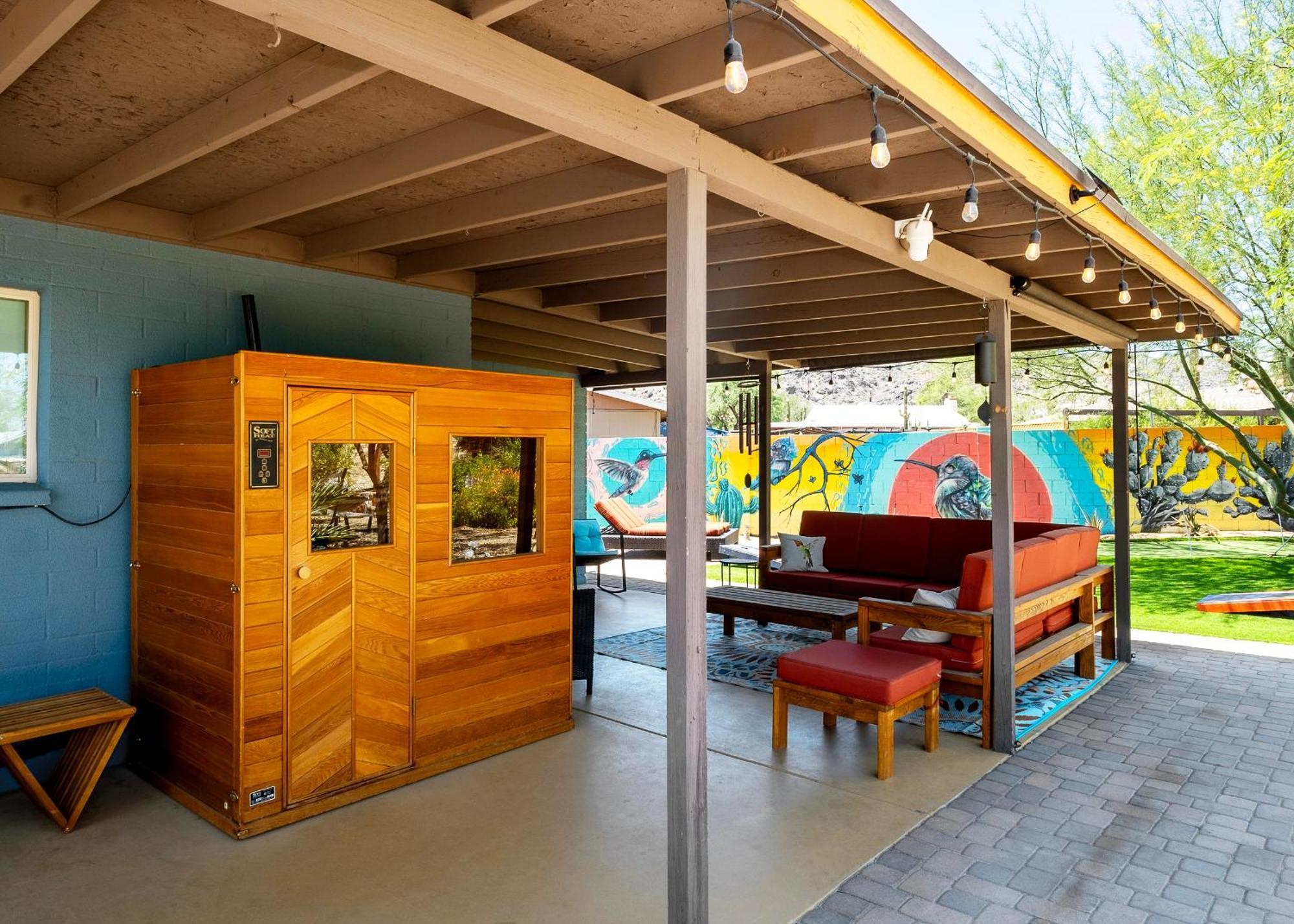 The Hummingbird House, Sauna & Mountain Views!