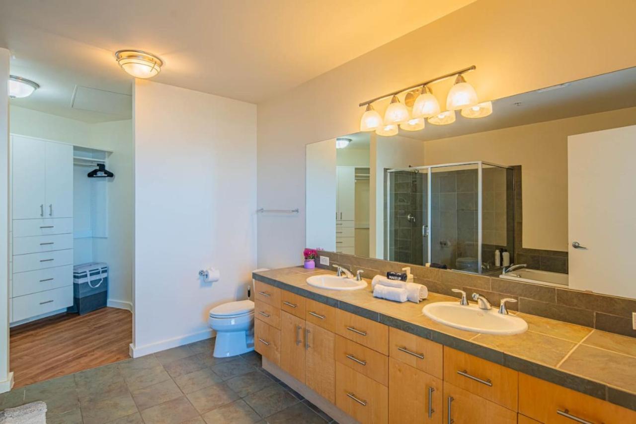 Elegant 28th Floor High Rise, Gym, Parking, Pool, Golf Phoenix