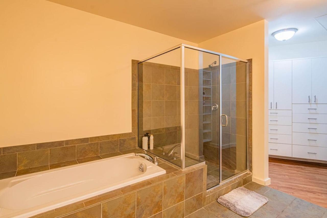 Elegant 28th Floor High Rise, Gym, Parking, Pool, Golf Apartamento *