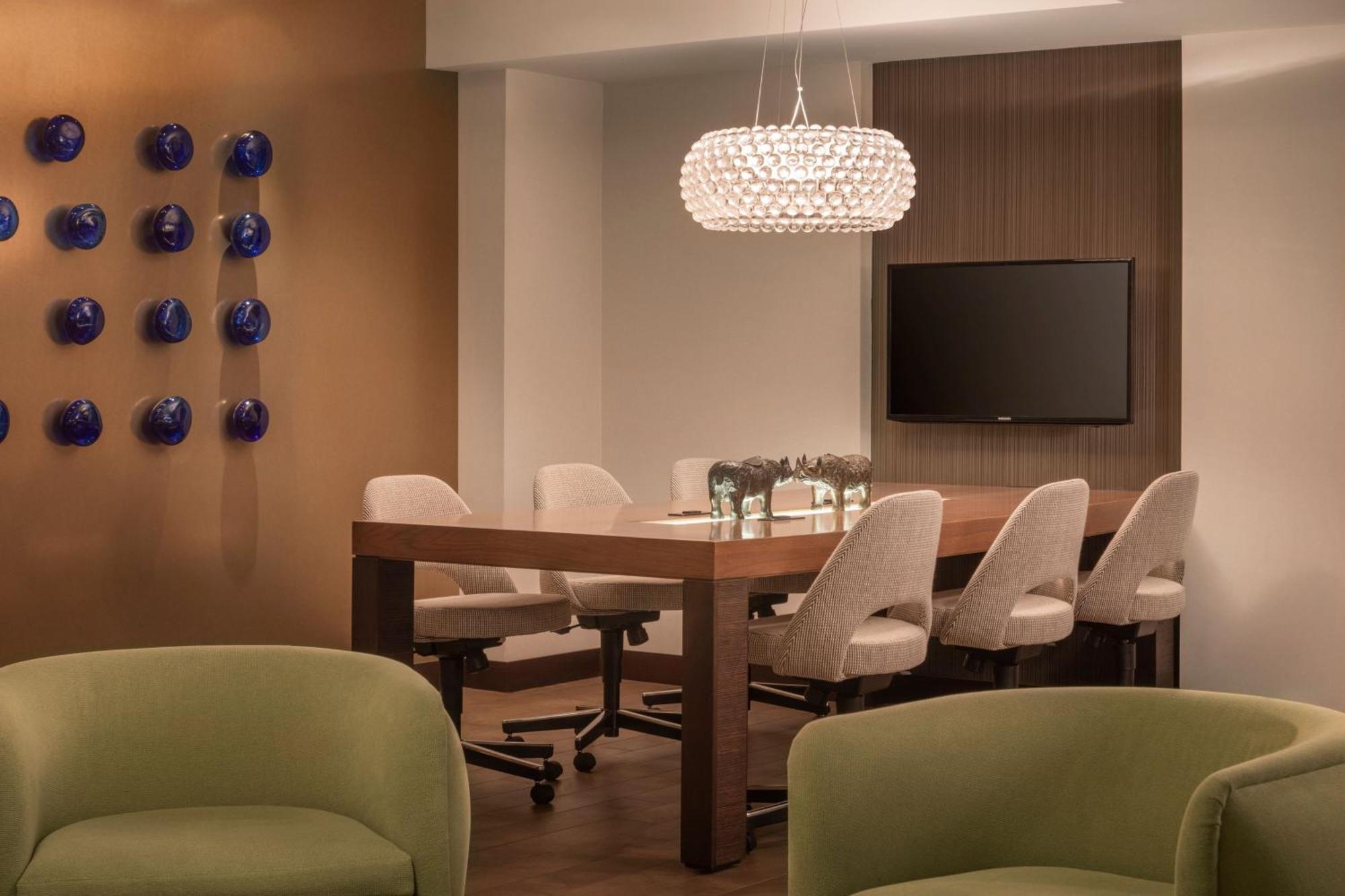 Hotel Renaissance Downtown 5*