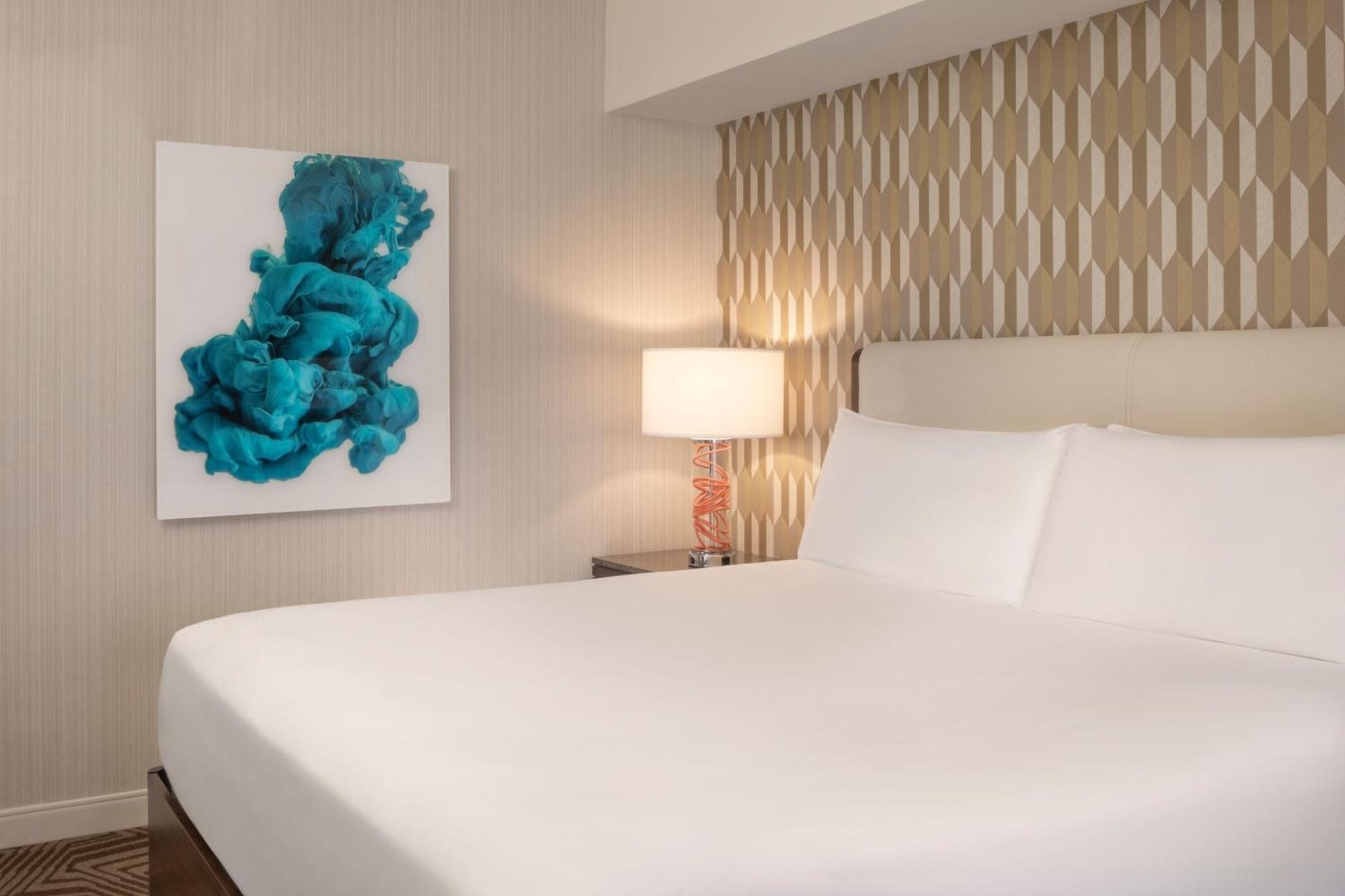 Renaissance Downtown Hotel